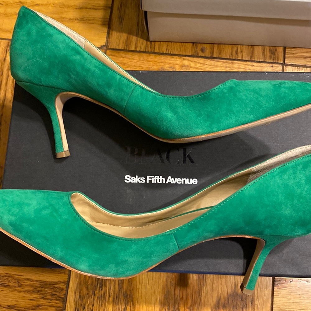 Green suede pumps size 9.5 gently used